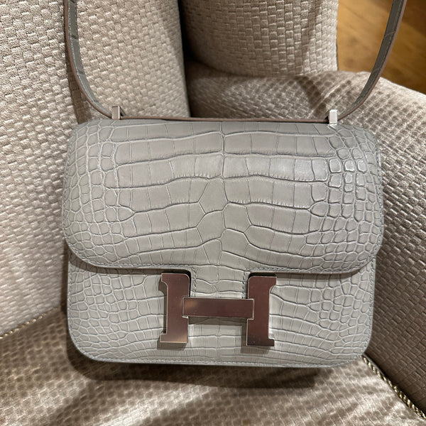 Hermès Constance 18cm Gris Perle Matte Alligator PHW