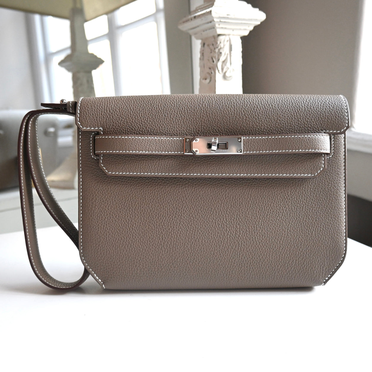 Hermès Kelly Depeche 25cm Etoupe Togo PHW