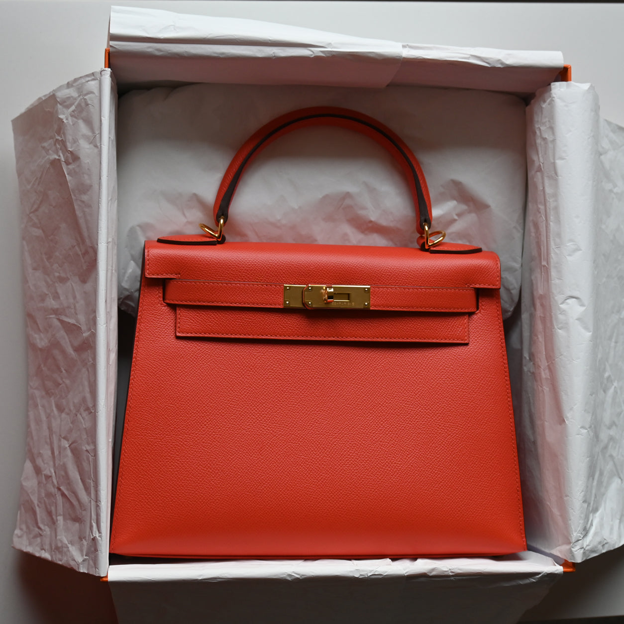 Hermès Kelly 28cm Capucine Epsom GHW