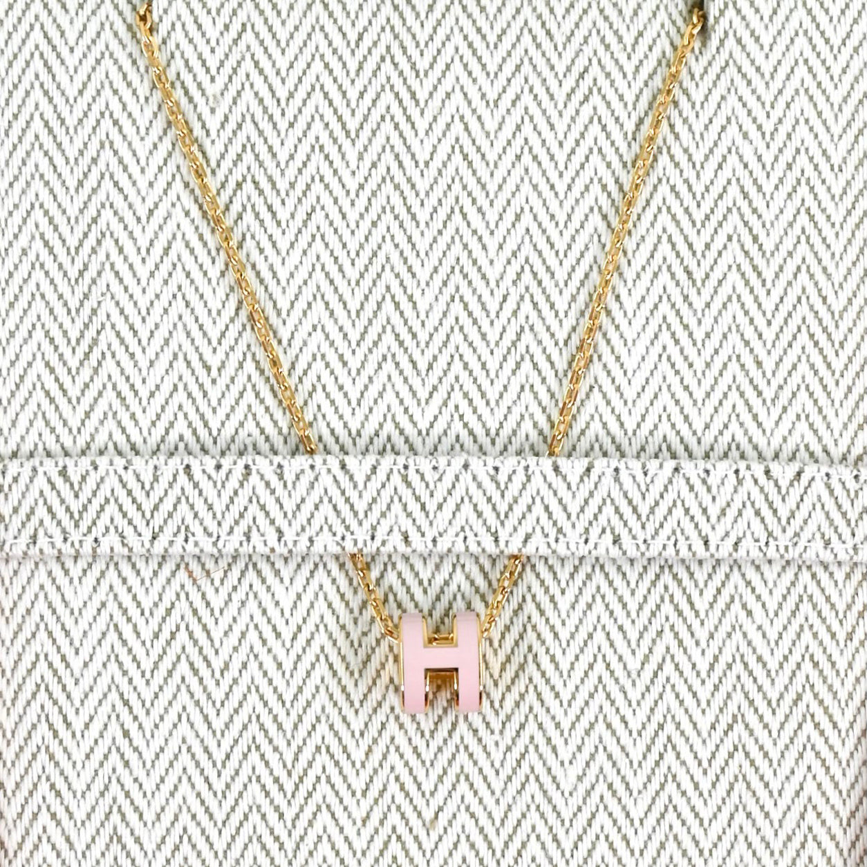 Hermes Mini Pop H Necklace. Rose Dragee/Gold