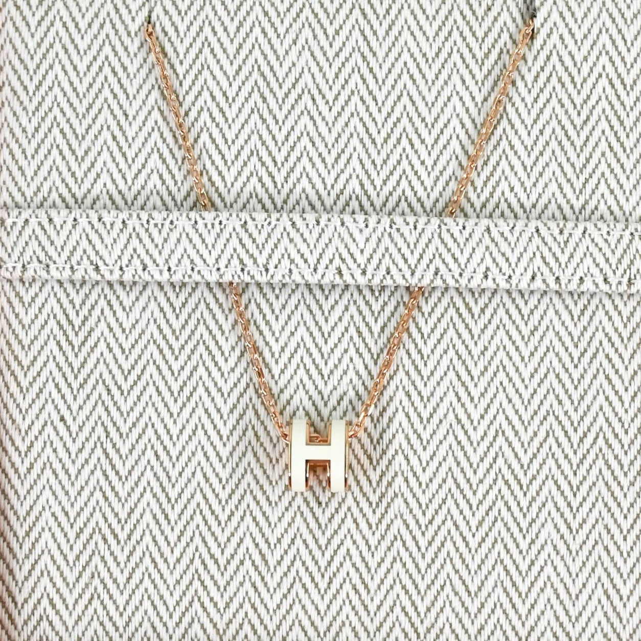 Hermes Mini Pop H Necklace. White/Gold