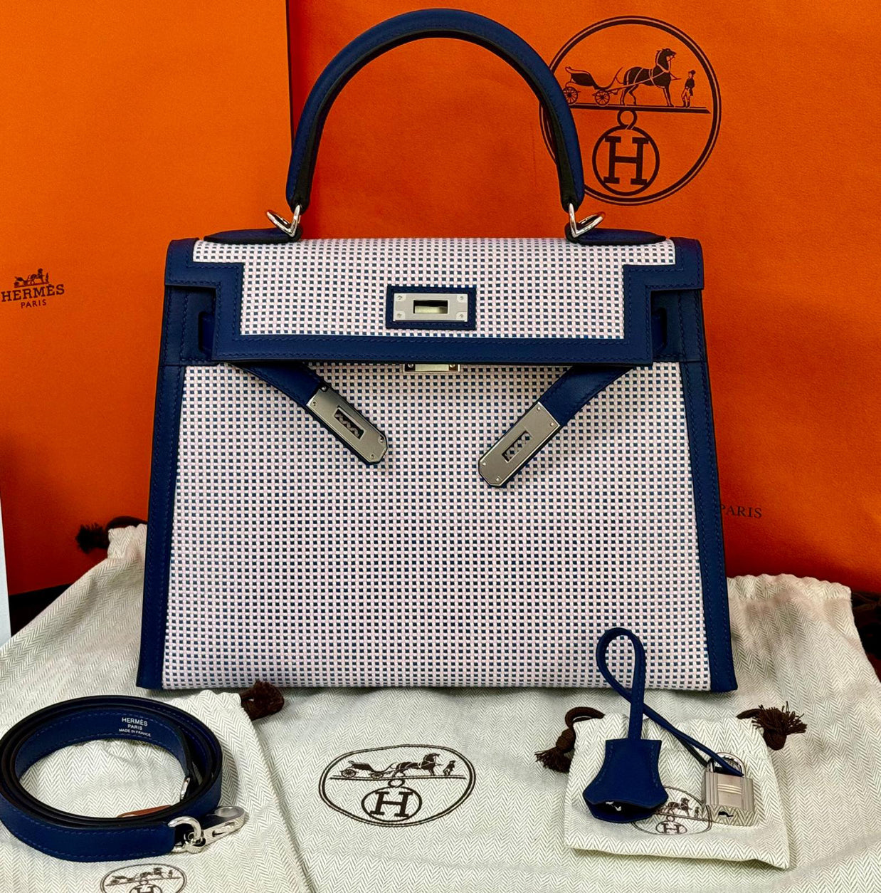 Hermès Kelly 28cm Bleu Saphir & Mauve Sylvestre Swift & Toile Q - PHW