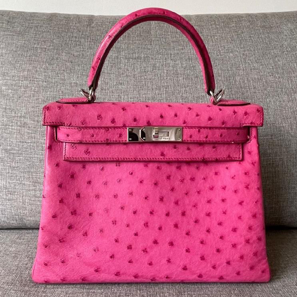 Hermès Kelly 28cm Fuchsia Ostrich PHW - Vintage