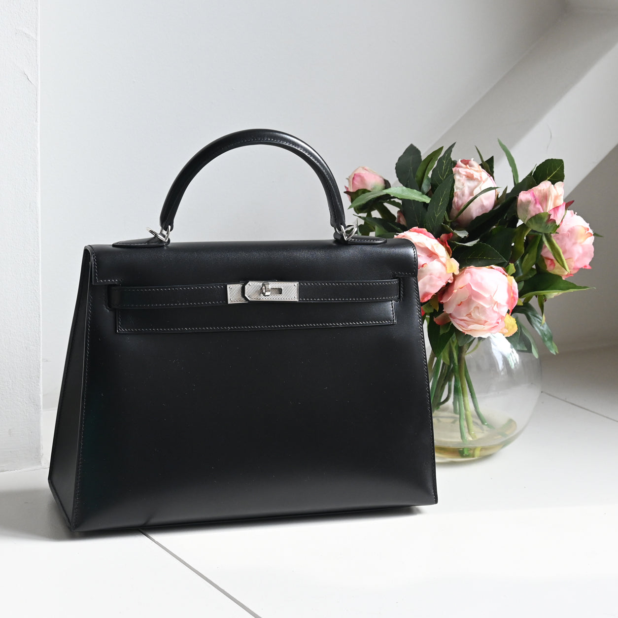 Hermès Kelly 32cm Black Box PHW Guilloche - Preloved