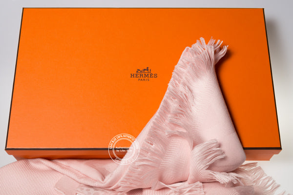 Hermès New Libris Stole. Rose Nacre