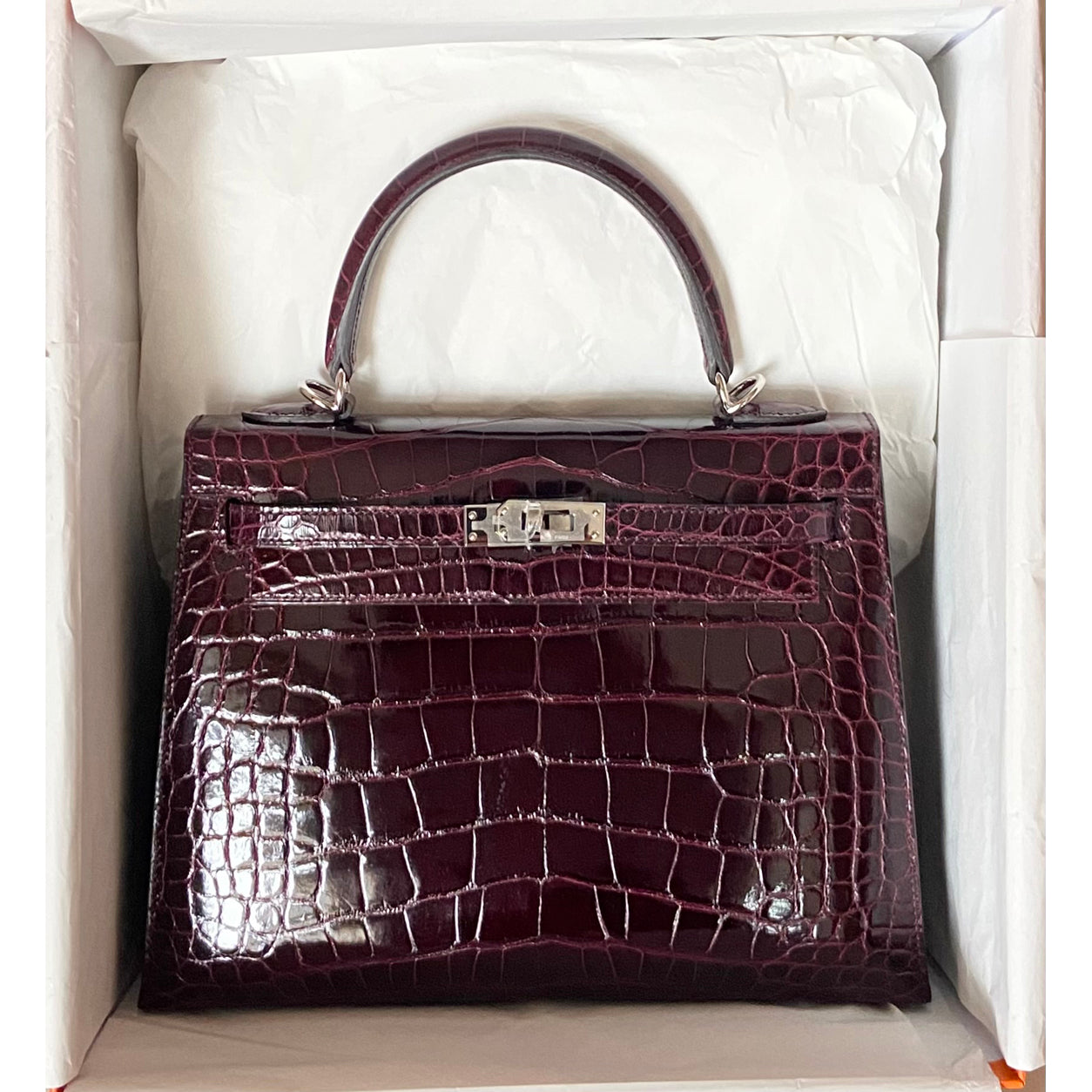 Hermès Kelly 25cm Bordeaux Shiny Porosus PHW