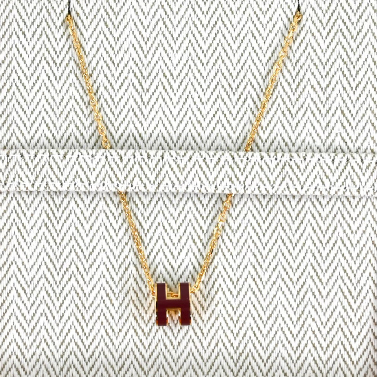 Hermes Mini Pop H Necklace. Bordeaux/Gold