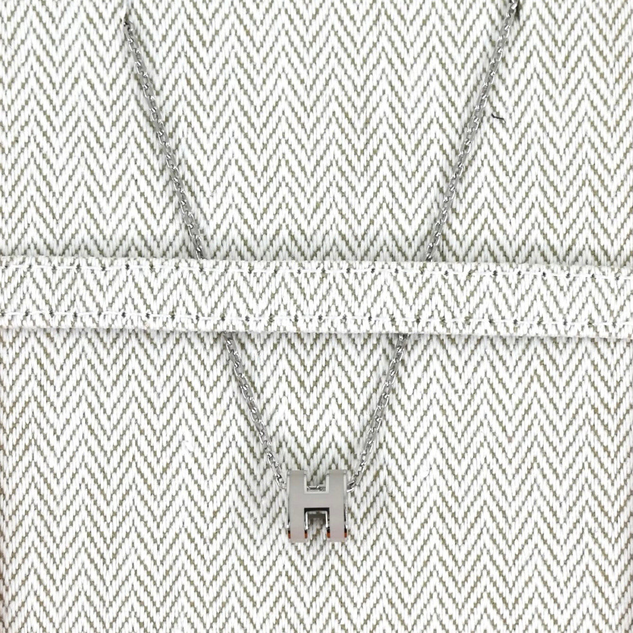 Hermès Mini Pop H Necklace. Marron Glace/Silver