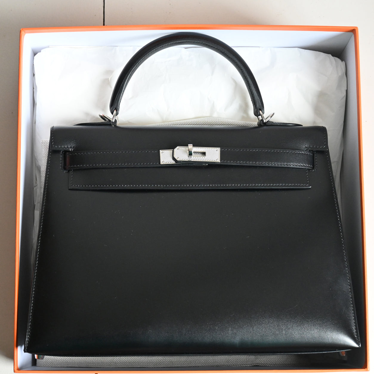 Hermès Kelly 32cm Black Box PHW Guilloche - Preloved