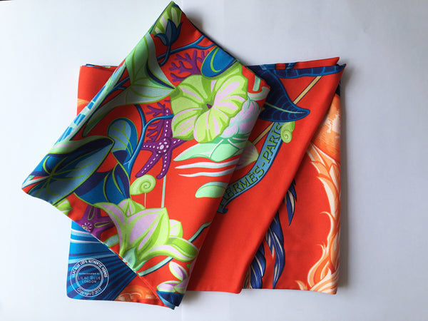 Hermès Maxi Twilly Flamingo Party. Rouge, Bleu & Vert